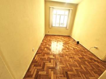 Ótima localização - Apartamento à venda Rua Valparaíso, Tijuca, Rio de Janeiro - R$ 300.000 - MBAP11683