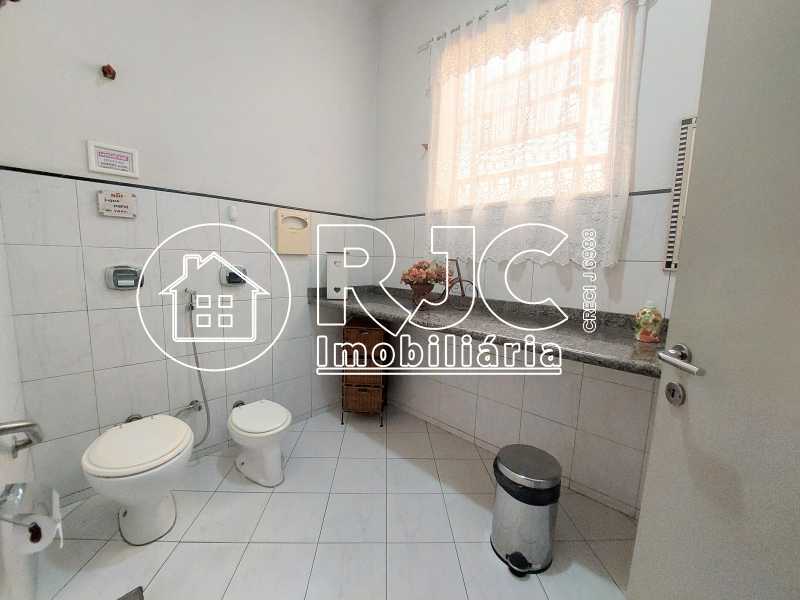 original_6d09696a-8ffe-4092-a5 - 13