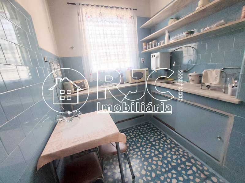 original_5740ba2d-c994-40eb-a4 - 14