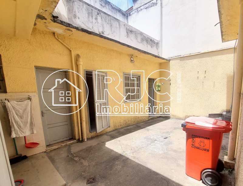 original_e30eeb51-e8eb-470e-8e - 23