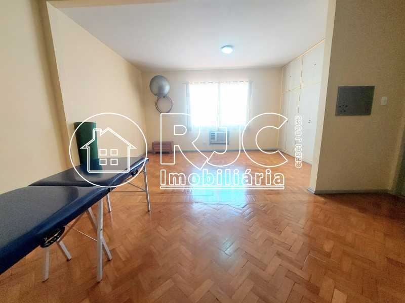 original_eef64d1d-3dd0-442b-ad - 7