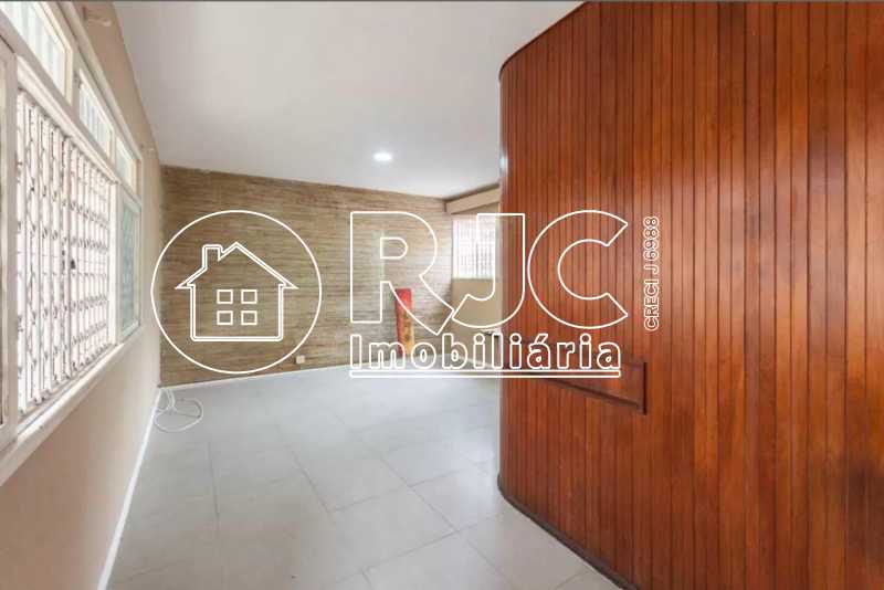 WhatsApp Image 2025-12-04 at 1 - 4