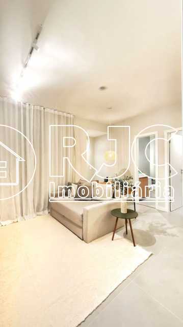 b5451e8c-3807-4410-9c7c-f2701e - 2