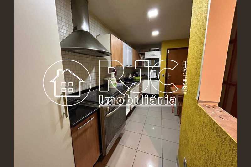 original895066644-499.53808143 - 14