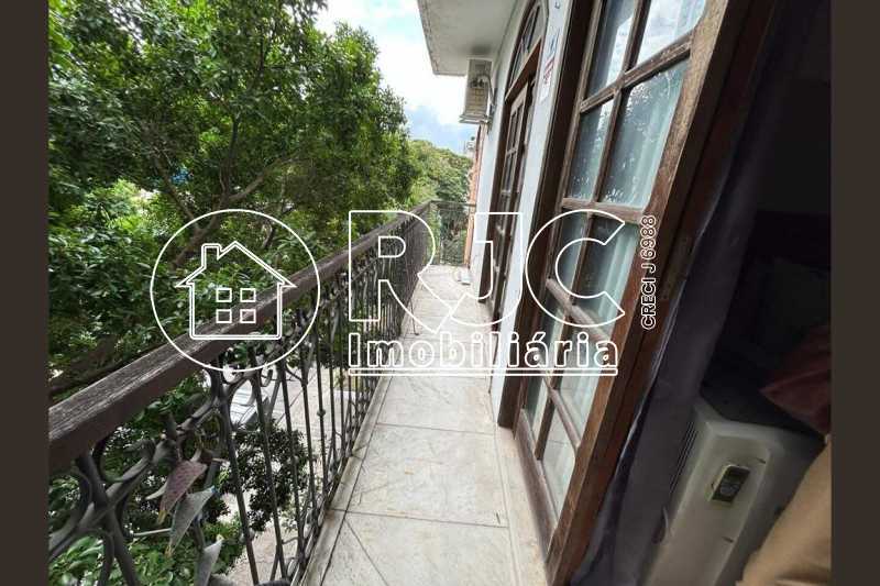 original895066644-16.802815170 - 22