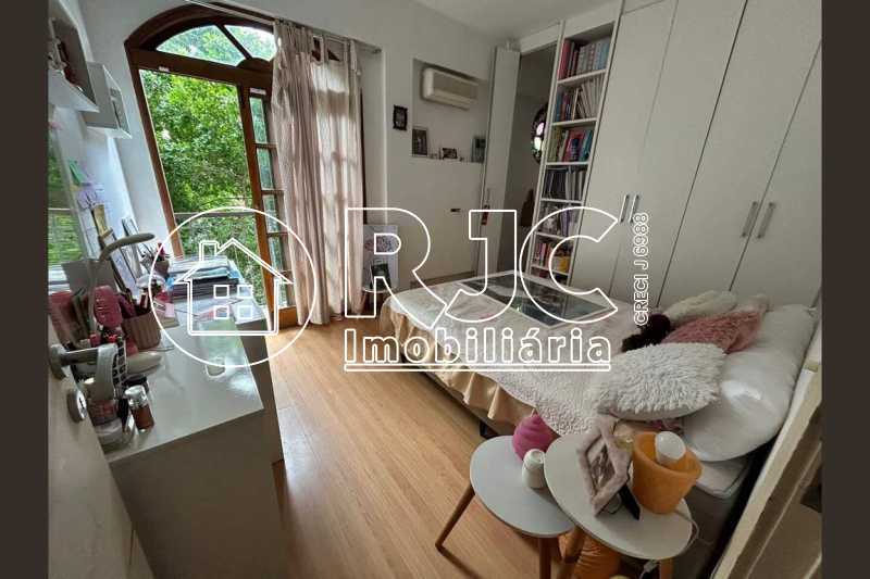 original895066644-597.16279875 - 3