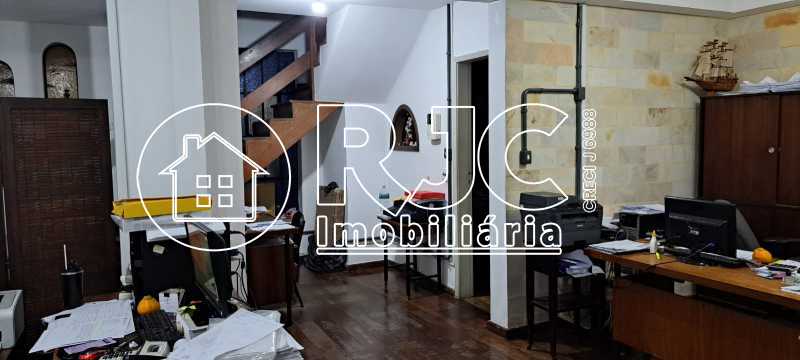 WhatsApp Image 2025-06-06 at 2 - 9