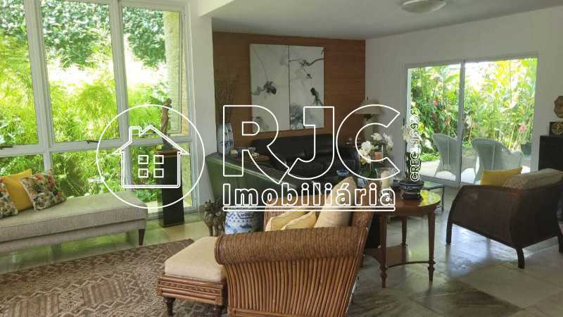 57a13dcd-5cfc-4f81-942f-910642 - 8