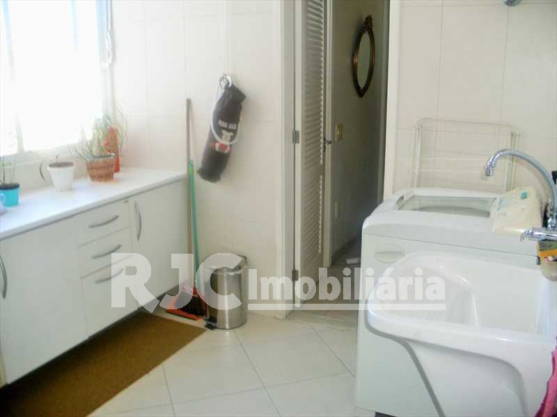 7.     Área de Serviço - 19