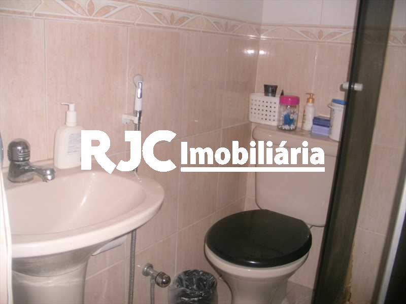 7.     Banheiro Serviço - 16