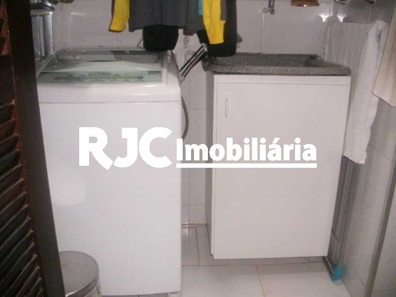 6.      Área de Serviço - 18