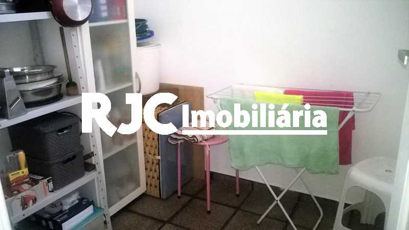 18.     Quarto Empregada - 17