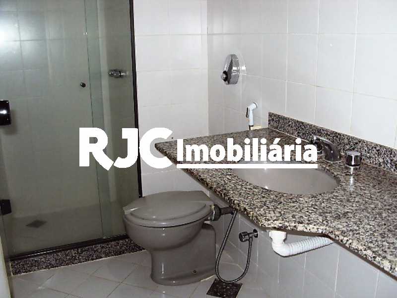 13      Banheiro Suíte - 13