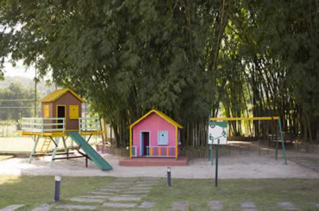 Conheça Condomínio - Parque Infantil do empreendimento - Fachada - Condomínio Residencial Pedra Verde - 5 - 4 Condomínio - Parque Infantil - 4