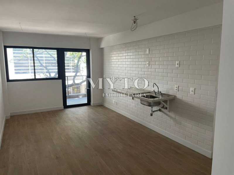 38E0B6E5-B671-4E38-8173-15B1B5 - 2