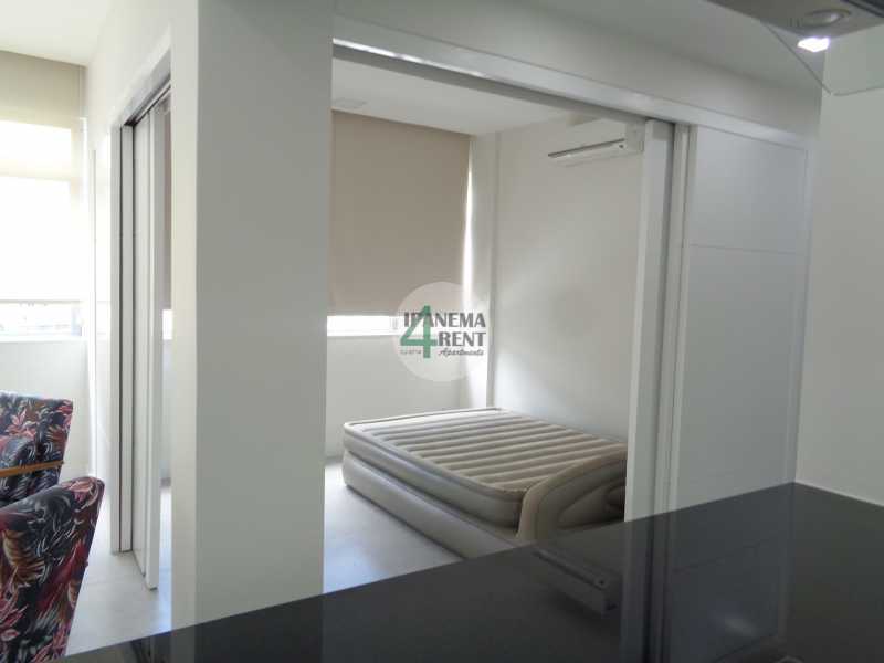 Conheça 04 do imóvel - Apartamento de 100 m², sala com vista livre, três quartos sendo uma suíte e outro quarto reversível para sala, um banheiro social, cozinha planejada com ilha gourmet. - IPV3169 - 6 04 - 6