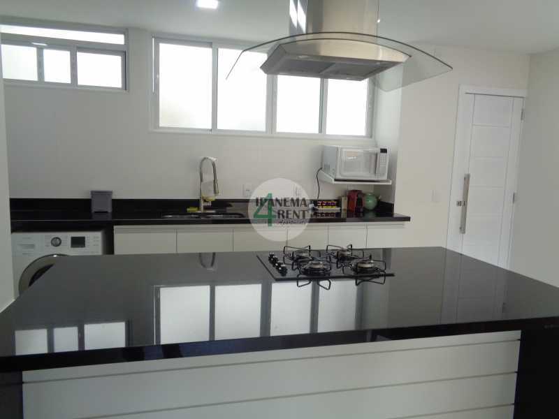 Conheça 21 do imóvel - Apartamento de 100 m², sala com vista livre, três quartos sendo uma suíte e outro quarto reversível para sala, um banheiro social, cozinha planejada com ilha gourmet. - IPV3169 - 23 21 - 23
