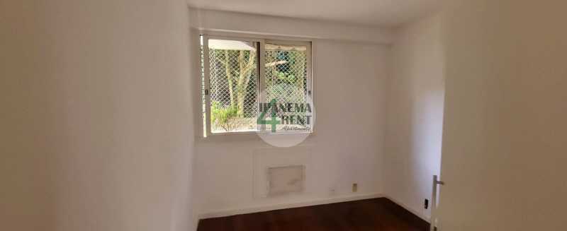 Conheça 06. do imóvel - Apartamento de dois quartos sendo uma suíte, com sala ampla e varada com vista livre para o verde e ar puro, silencioso e muito tranquilo. - IPV2209 - 6 06. - 6