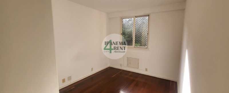 Conheça 09. do imóvel - Apartamento de dois quartos sendo uma suíte, com sala ampla e varada com vista livre para o verde e ar puro, silencioso e muito tranquilo. - IPV2209 - 9 09. - 9