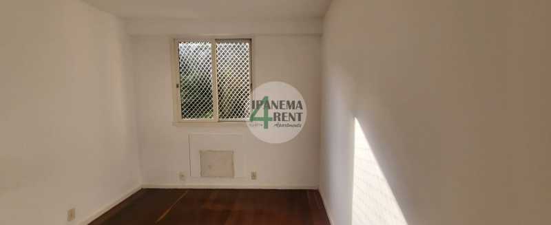 Conheça 10. do imóvel - Apartamento de dois quartos sendo uma suíte, com sala ampla e varada com vista livre para o verde e ar puro, silencioso e muito tranquilo. - IPV2209 - 10 10. - 10