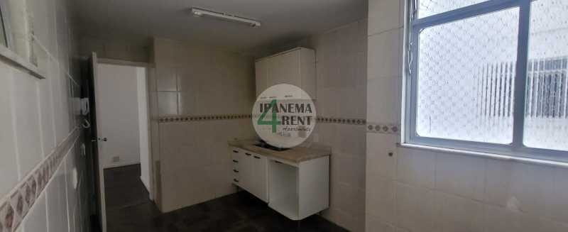 Conheça 16. do imóvel - Apartamento de dois quartos sendo uma suíte, com sala ampla e varada com vista livre para o verde e ar puro, silencioso e muito tranquilo. - IPV2209 - 16 16. - 16