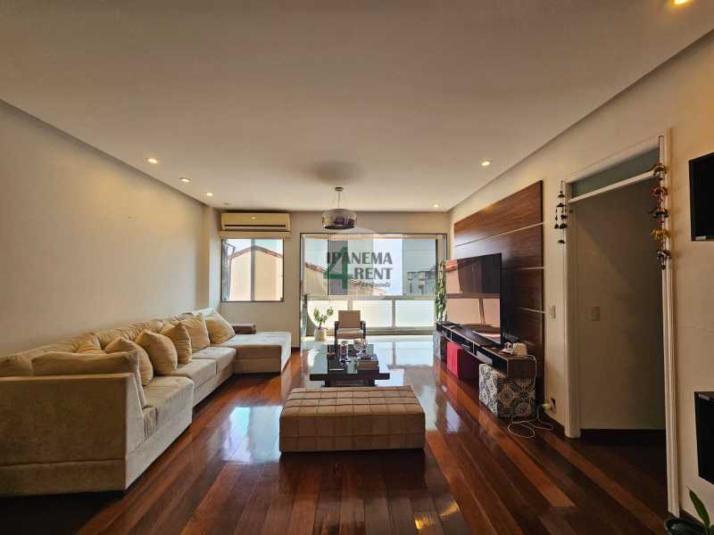 Conheça 01. do imóvel - Original 154 m², quatro quartos sendo duas suítes, sala ampla em dois ambientes integrada com varanda. - IPV4069 - 1 01. - 1