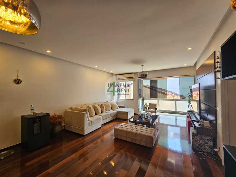 Conheça 02. do imóvel - Original 154 m², quatro quartos sendo duas suítes, sala ampla em dois ambientes integrada com varanda. - IPV4069 - 2 02. - 2