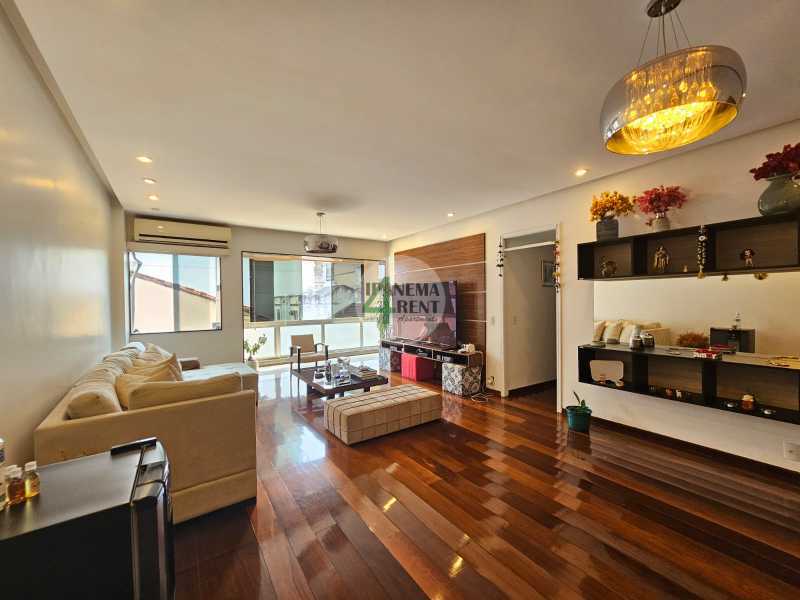 Conheça 03. do imóvel - Original 154 m², quatro quartos sendo duas suítes, sala ampla em dois ambientes integrada com varanda. - IPV4069 - 3 03. - 3