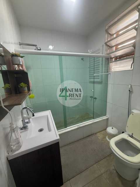 Conheça 13 do imóvel - Apartamento 65 m², frontal, sala, dois quartos, um banheiro social, varanda externa, área de serviço, quarto de empregada, três andares, dez unidades no total. - IPV2233 - 13 13 - 13