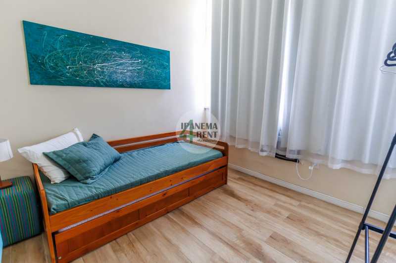Conheça 18 do imóvel - Apartamento de 78 m², charmoso, de frente, claro e arejado, sala dois quartos com novos aparelhos de ar condicionado, dois banheiros social, cozinha com área de serviço. - IPV2234 - 18 18 - 18