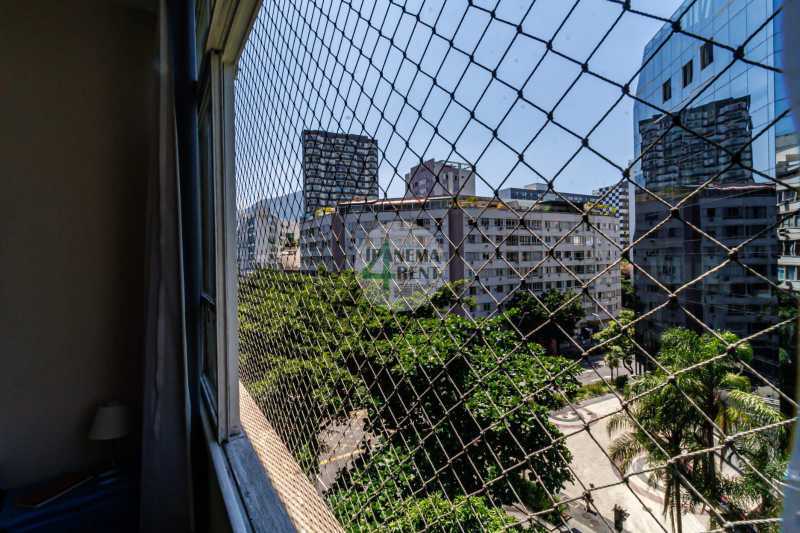 Conheça 22 do imóvel - Apartamento de 78 m², charmoso, de frente, claro e arejado, sala dois quartos com novos aparelhos de ar condicionado, dois banheiros social, cozinha com área de serviço. - IPV2234 - 22 22 - 22