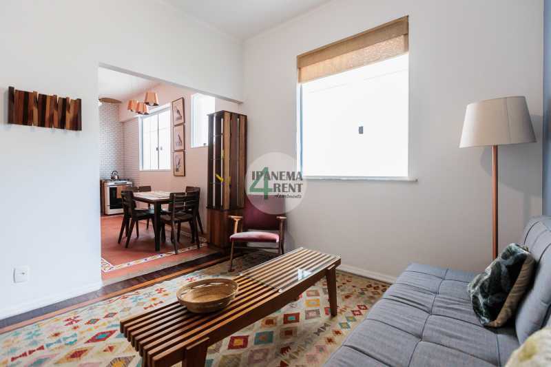 Conheça 05 do imóvel - Apartamento 60 m², claro com sacada, arejado e reformado. Sala, dois quartos, um banheiro social, um banheiro de empregada, armários embutidos, copa cozinha com dependência completa. - IPV2235 - 5 05 - 5