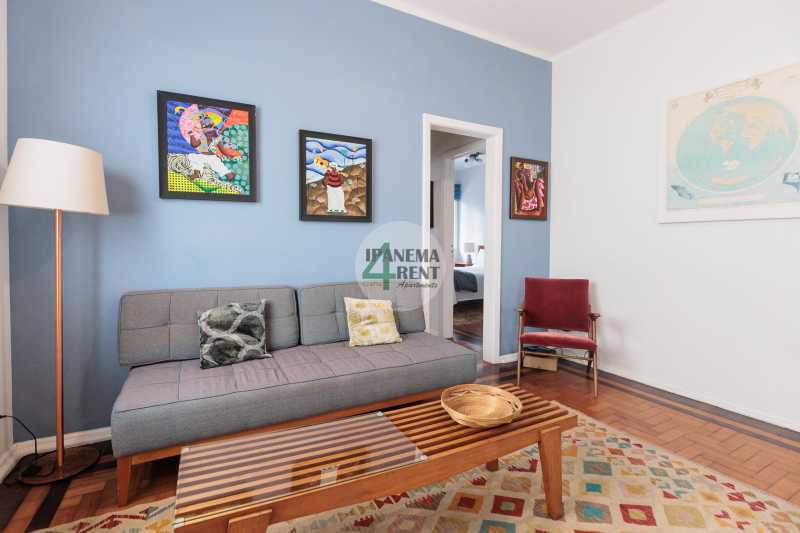 Conheça 06 do imóvel - Apartamento 60 m², claro com sacada, arejado e reformado. Sala, dois quartos, um banheiro social, um banheiro de empregada, armários embutidos, copa cozinha com dependência completa. - IPV2235 - 6 06 - 6