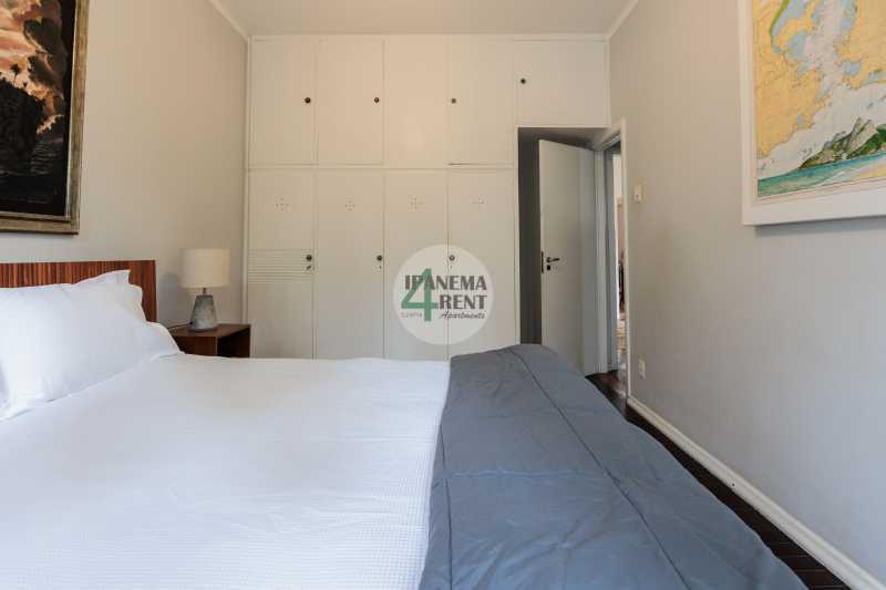 Conheça 18 do imóvel - Apartamento 60 m², claro com sacada, arejado e reformado. Sala, dois quartos, um banheiro social, um banheiro de empregada, armários embutidos, copa cozinha com dependência completa. - IPV2235 - 18 18 - 18