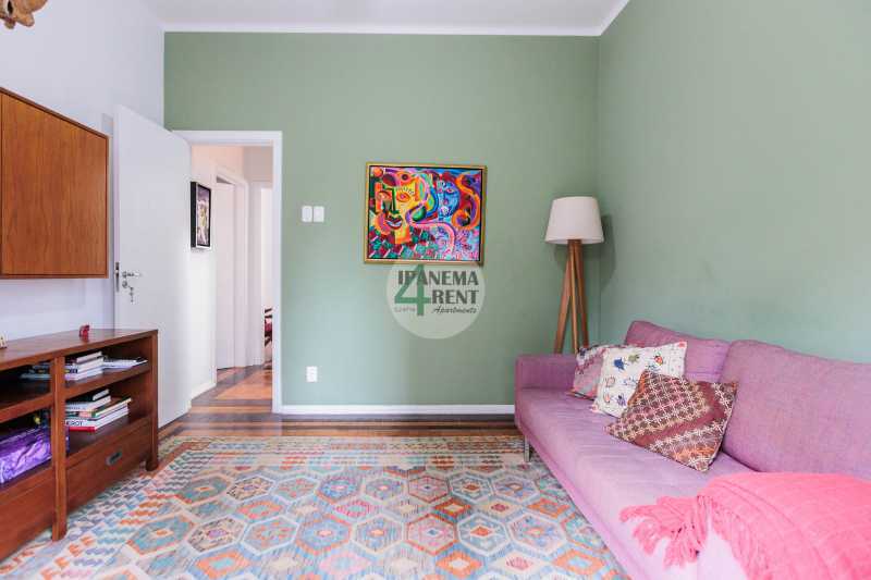 Conheça 24 do imóvel - Apartamento 60 m², claro com sacada, arejado e reformado. Sala, dois quartos, um banheiro social, um banheiro de empregada, armários embutidos, copa cozinha com dependência completa. - IPV2235 - 24 24 - 24