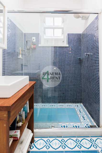 Conheça 26 do imóvel - Apartamento 60 m², claro com sacada, arejado e reformado. Sala, dois quartos, um banheiro social, um banheiro de empregada, armários embutidos, copa cozinha com dependência completa. - IPV2235 - 26 26 - 26