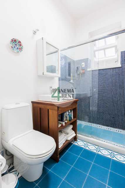 Conheça 28 do imóvel - Apartamento 60 m², claro com sacada, arejado e reformado. Sala, dois quartos, um banheiro social, um banheiro de empregada, armários embutidos, copa cozinha com dependência completa. - IPV2235 - 28 28 - 28