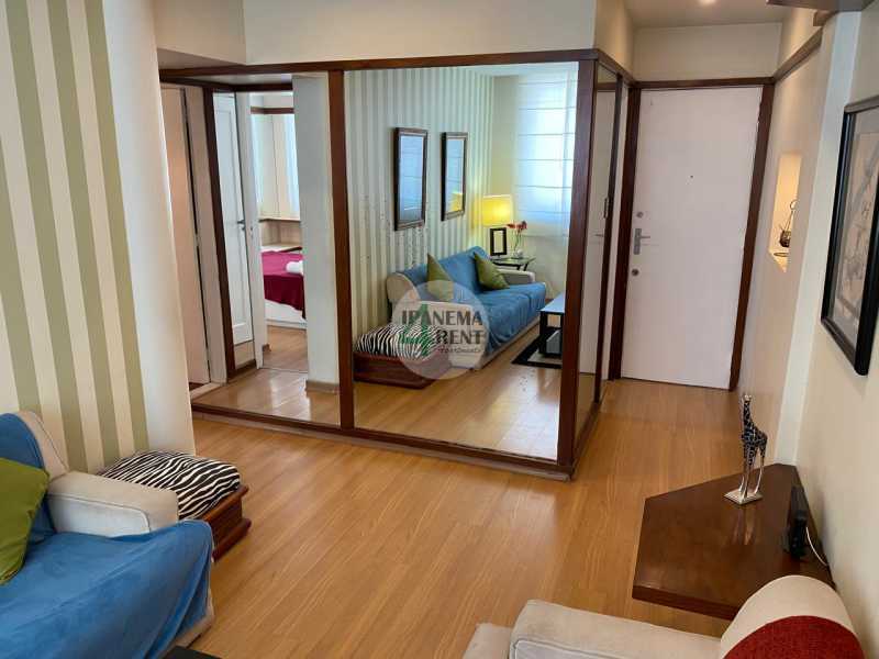 Conheça 04. do imóvel - Apartamento 52 m², sala e quarto com dependência, fundos, silencioso, Posto 06, uma quadra da praia e próximo ao Forte de Copacabana. Portaria 24 horas. - IP1071 - 4 04. - 4