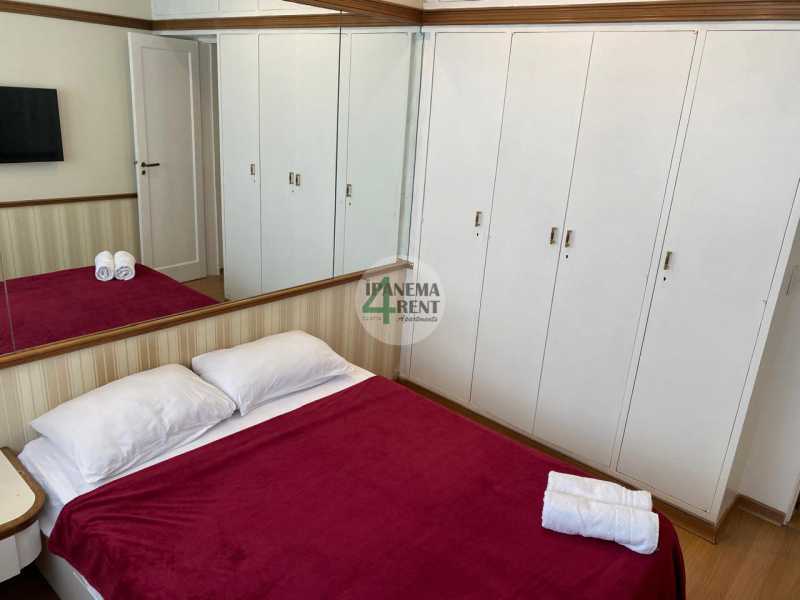 Conheça 08. do imóvel - Apartamento 52 m², sala e quarto com dependência, fundos, silencioso, Posto 06, uma quadra da praia e próximo ao Forte de Copacabana. Portaria 24 horas. - IP1071 - 8 08. - 8