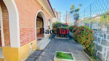 Ótima localização - Casa Linear no Méier, esquina com a Rua Dias da Cruz - MECA30152
