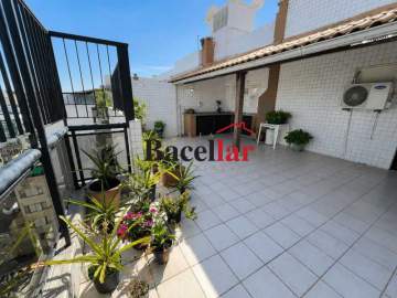 Ótima localização - Cobertura Duplex, 3 quartos (1 suíte) com 199 m², 2 salas, Piscina e Churrasqueira, em condominio com infra total a 2 minutos do metrô. - TICO30513