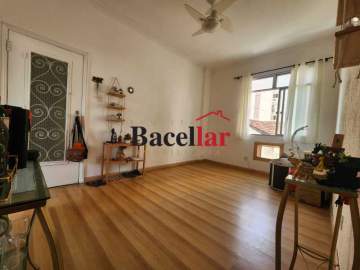 Imperdível - Apartamento de 2 quartos próximo a Saens Pena. - TIAP28046