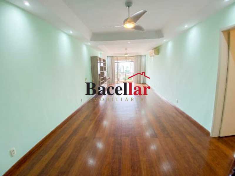 Conheça WhatsApp Image 2026-10-09 at 1 do imóvel - Apartamento a venda na Tijuca, com 144m², 2 vagas, piscina, 3 quartos, suíte, varanda, portaria 24 horas e dependência completa - TIAP35931 - 6 WhatsApp Image 2026-10-09 at 1 - 6