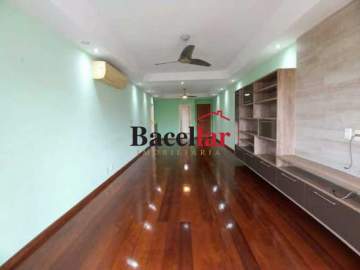 Apartamento a venda na Tijuca, com 144m², 2 vagas, piscina, 3 quartos, suíte, varanda, portaria 24 horas e dependência completa - TIAP35931