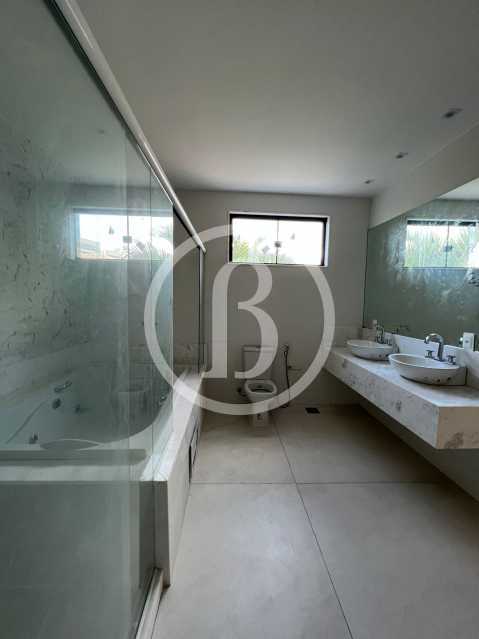 Conheça BANHEIRO DA SUÍTE MÁSTER do imóvel - Casa em Condomínio 5 quartos à venda QUINTAS DO RIO - Barra da Tijuca, Rio de Janeiro - R$ 11.200.000 - BFCN50065 - 17 BANHEIRO DA SUÍTE MÁSTER - 17