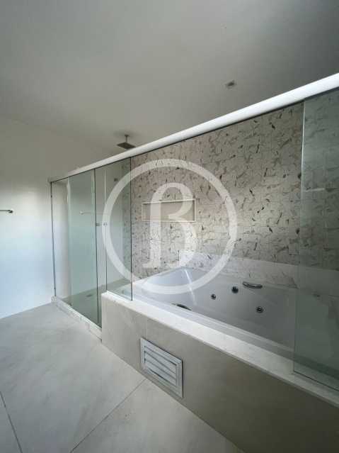 Conheça BANHEIRO DA SUÍTE MÁSTER do imóvel - Casa em Condomínio 5 quartos à venda QUINTAS DO RIO - Barra da Tijuca, Rio de Janeiro - R$ 11.200.000 - BFCN50065 - 19 BANHEIRO DA SUÍTE MÁSTER - 19