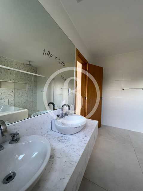 Conheça BANHEIRO DA SUÍTE MÁSTER do imóvel - Casa em Condomínio 5 quartos à venda QUINTAS DO RIO - Barra da Tijuca, Rio de Janeiro - R$ 11.200.000 - BFCN50065 - 18 BANHEIRO DA SUÍTE MÁSTER - 18