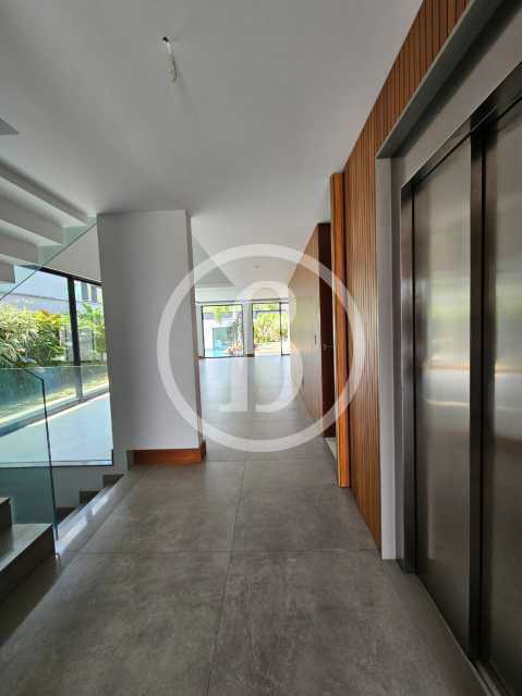 Conheça HALL DO 2° PISO do imóvel - Casa em Condomínio 5 quartos à venda Barra da Tijuca, Rio de Janeiro - R$ 12.960.000 - BFCN50075 - 18 HALL DO 2° PISO - 18