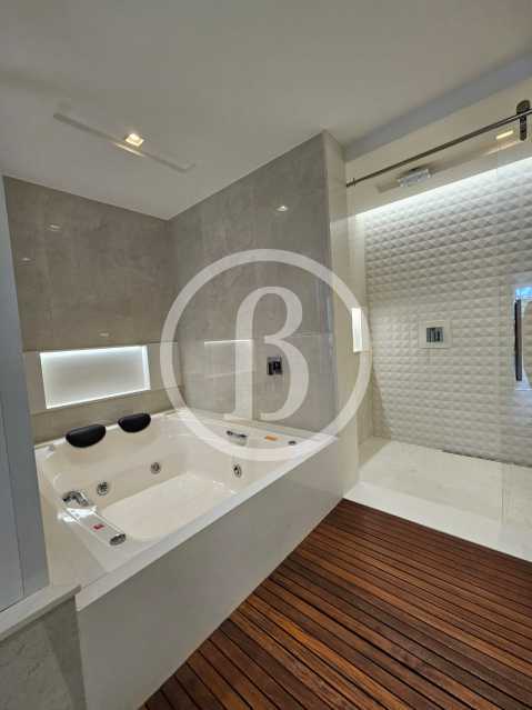 Conheça BANHEIRO DA SUÍTE MASTER do imóvel - Casa em Condomínio 5 quartos à venda Barra da Tijuca, Rio de Janeiro - R$ 12.960.000 - BFCN50075 - 22 BANHEIRO DA SUÍTE MASTER - 22