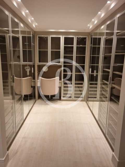 Conheça CLOSET 1° SUÍTE do imóvel - Casa em Condomínio 5 quartos à venda Barra da Tijuca, Rio de Janeiro - R$ 8.500.000 - BFCN50076 - 15 CLOSET 1° SUÍTE - 15